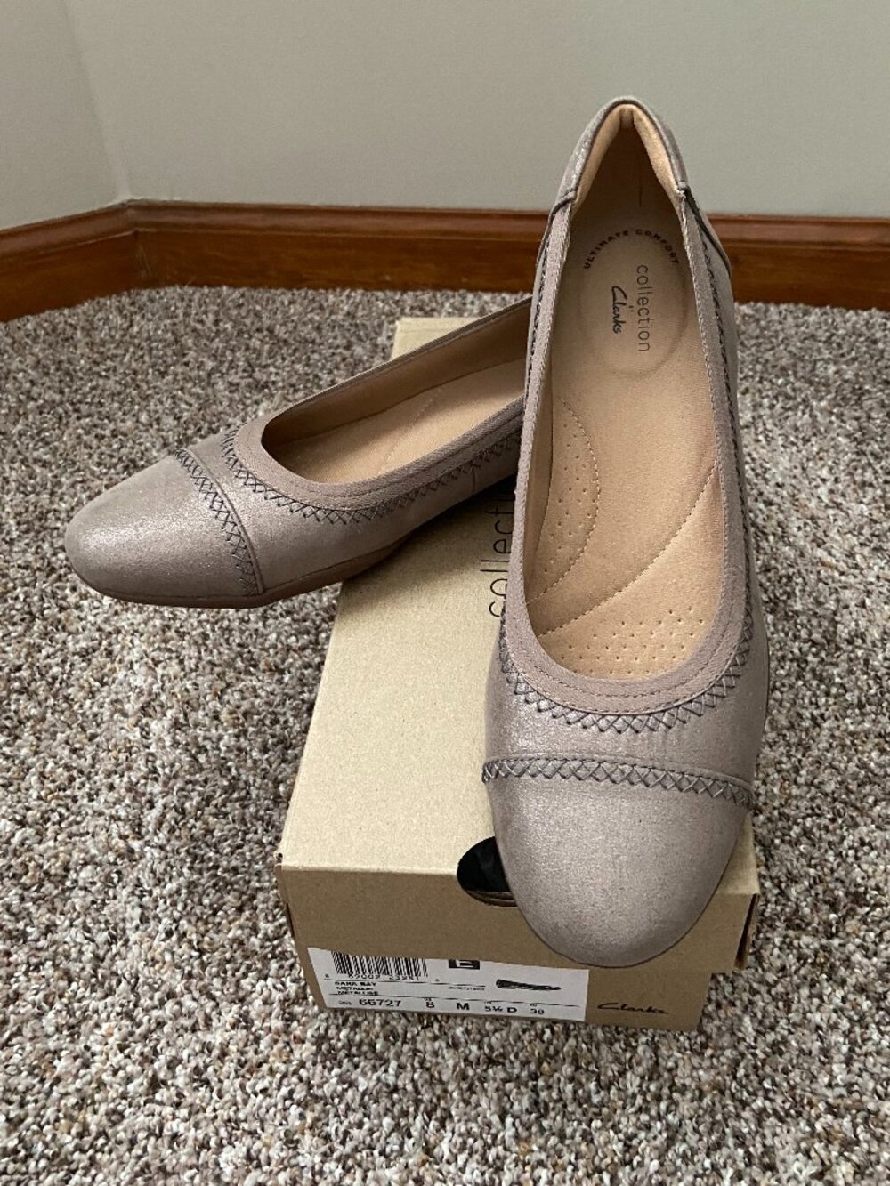 Clarks Sara Bay Leather Ballet Flats - Taupe Metallic - Size 8B - NIB